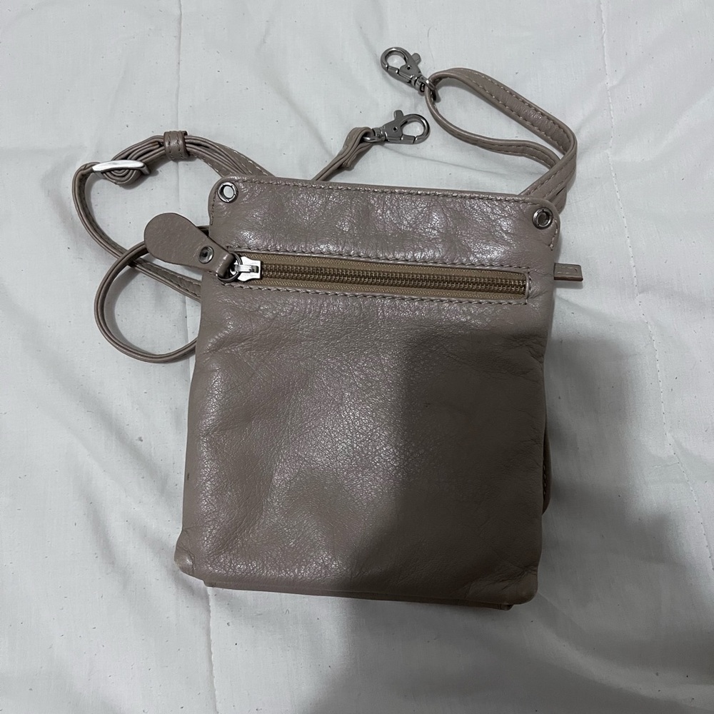 👜 Genuine Leather Crossbody Bag – Like New